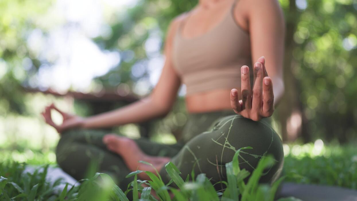 peaceful-female-mindfulness-meditation-relaxing-for-mental-health-free-video